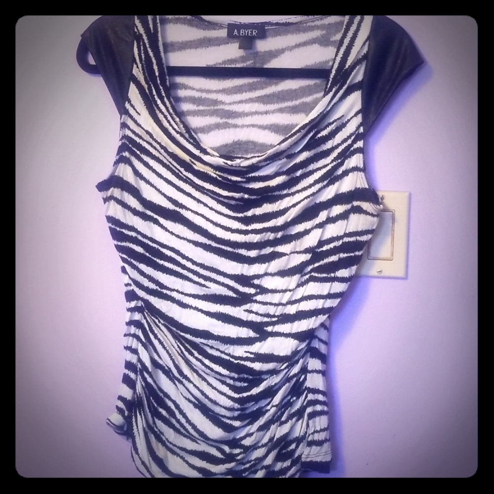 A Byer Zebra Cap Sleep Top  Large